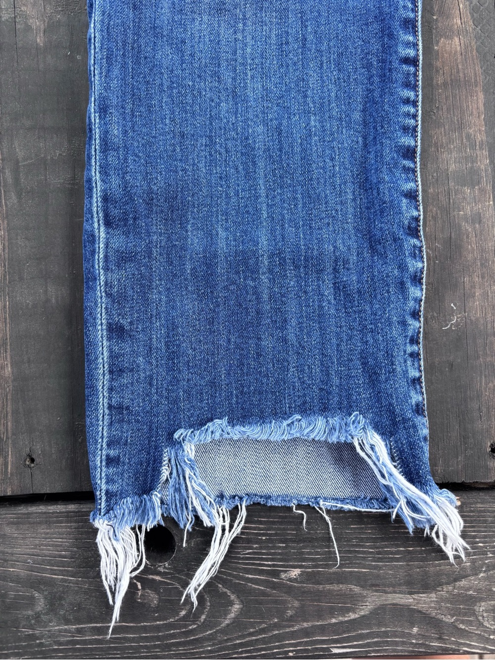 Kut from the Kloth Distressed Raw-Hem Cropped Blue Jeans - Picture 5 of 8